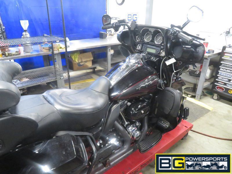 EB825 2010 10 Harley FLH CVO ELECTRA GLIDE