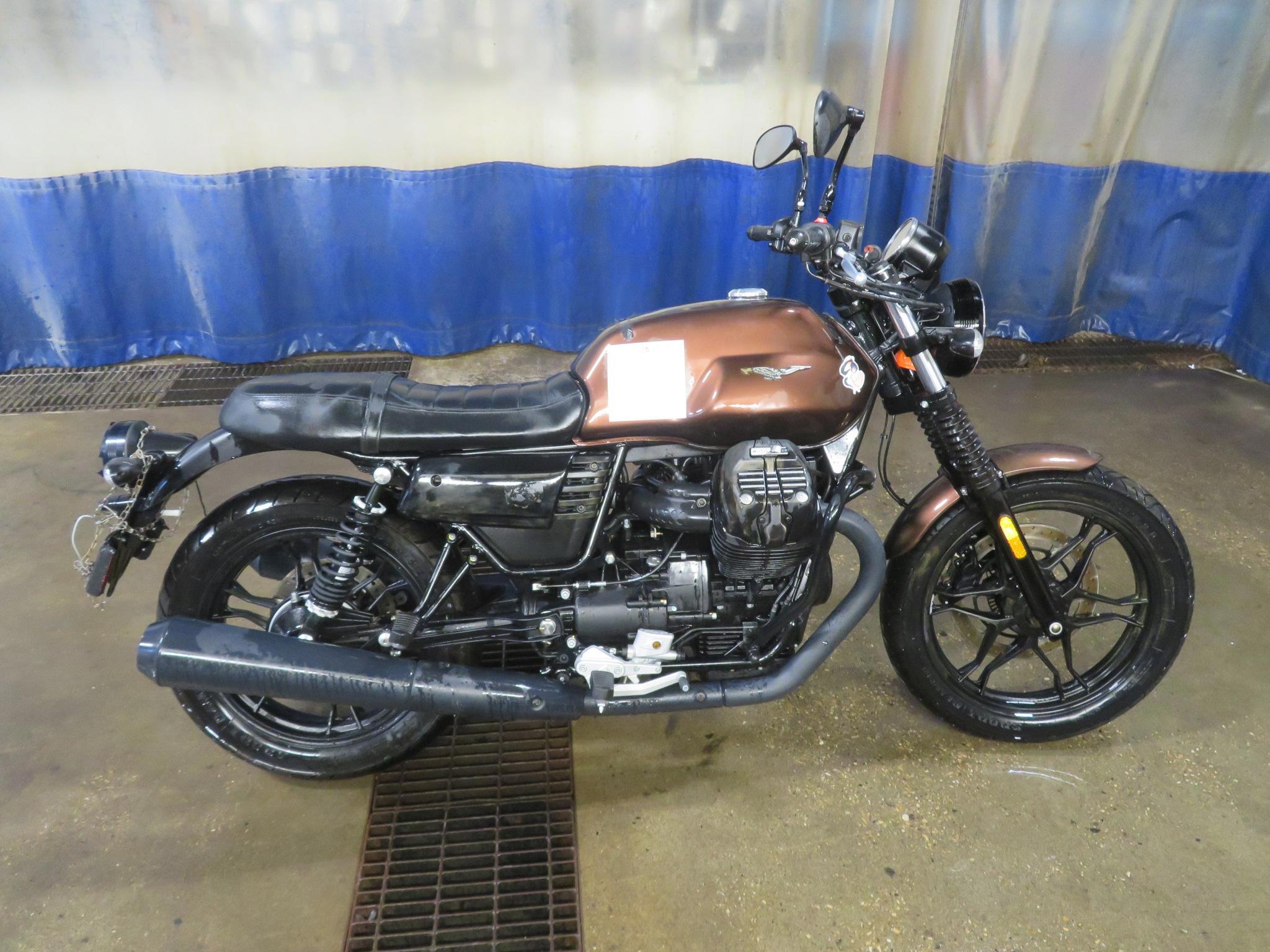 EB1301 2019 19 Moto Guzzi V7 III Stone Night 750