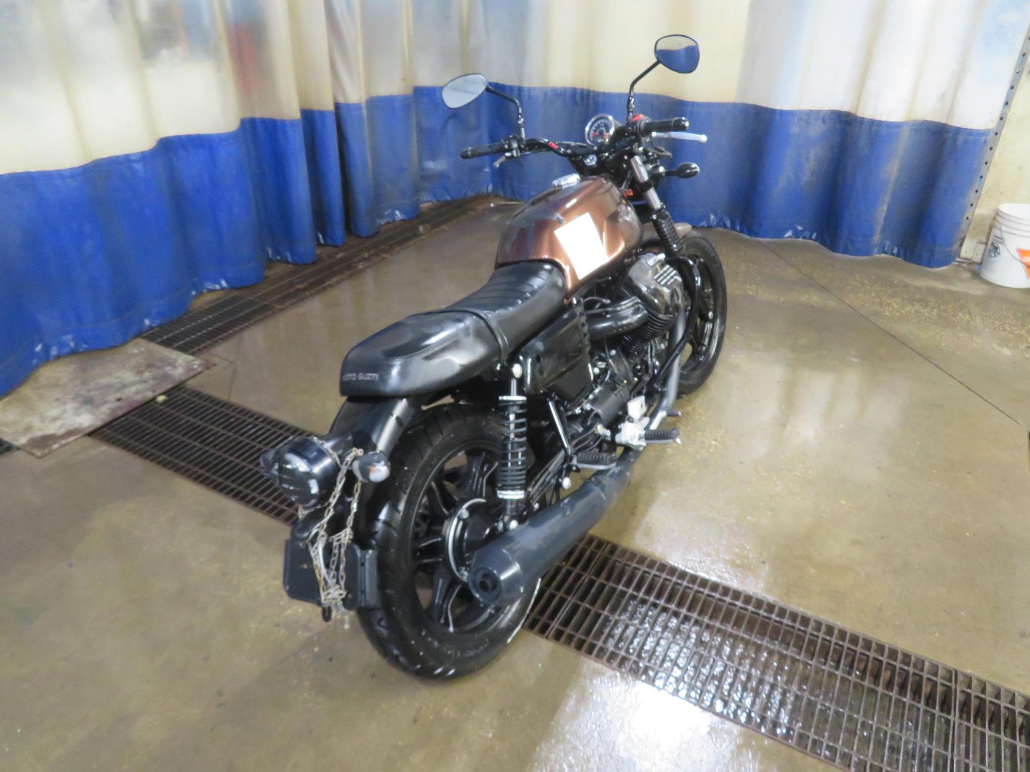 EB1301 2019 19 Moto Guzzi V7 III Stone Night 750