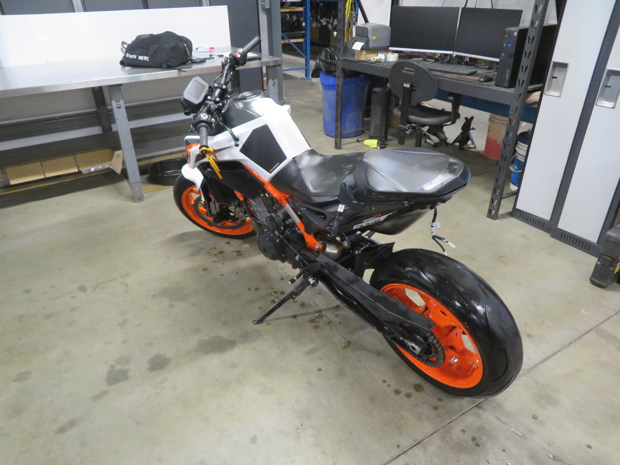 EB1350 2020 20 Ktm 890 Duke R