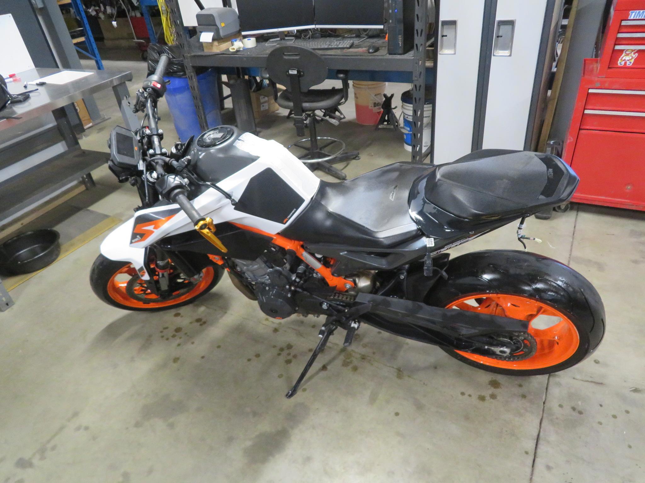 EB1350 2020 20 Ktm 890 Duke R