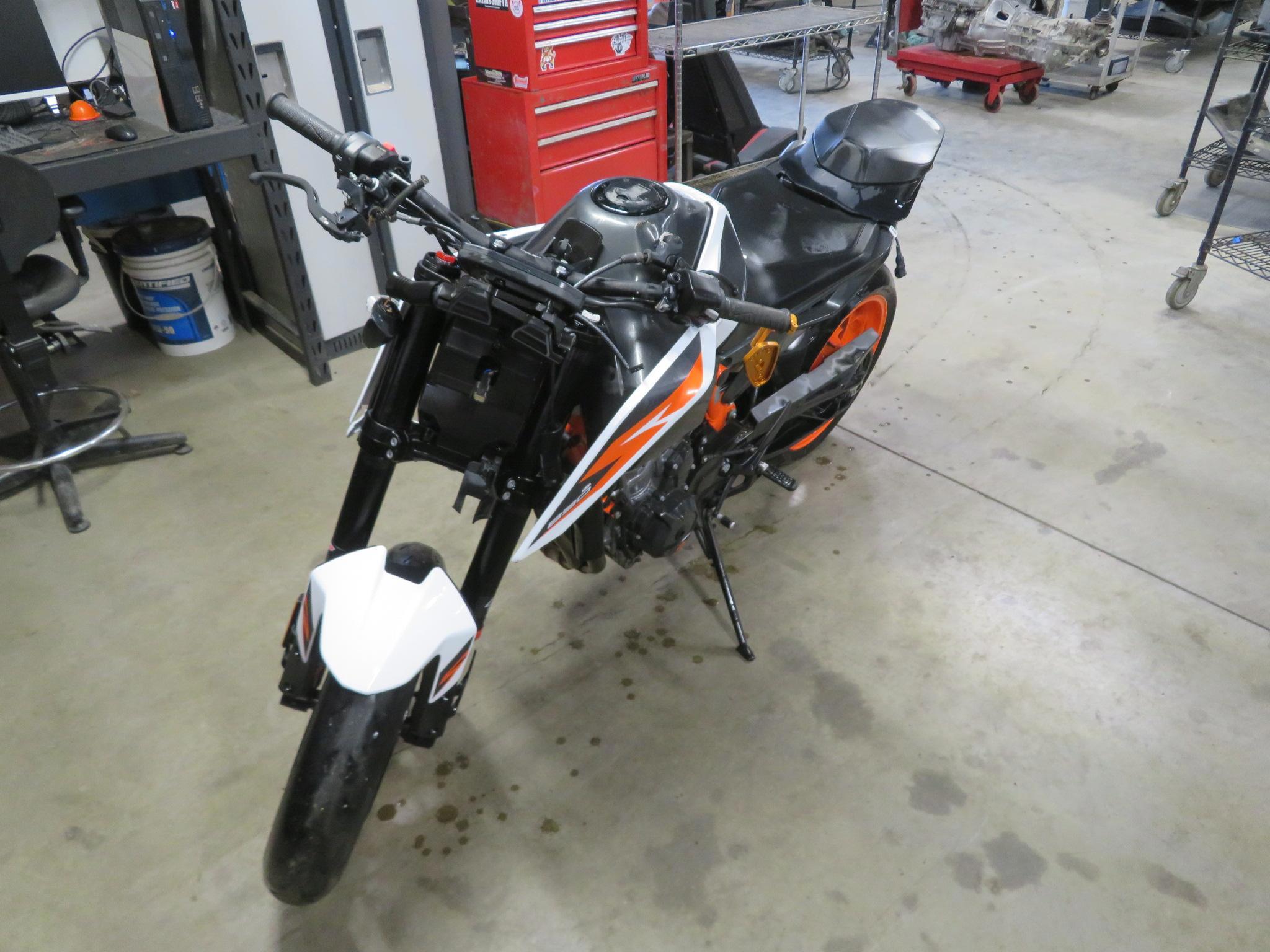 EB1350 2020 20 Ktm 890 Duke R